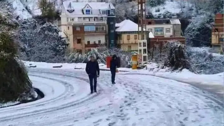 الجزائر على موعد مع تساقط ثلوج كثيفة.. تحذيرات للمواطنين