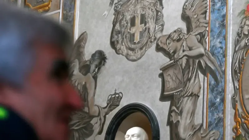 في كنيسة إيطالية.. تمثال يشبه جورجيا ميلوني يثير جدلا