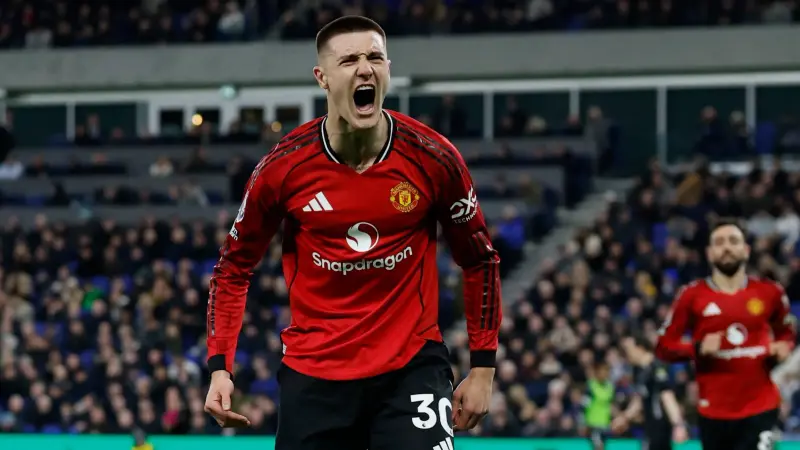 القنوات الناقلة لمباراة مانشستر يونايتد ضد كريستال بالاس اليوم في الدوري الإنجليزي مع الموعد والتشكيلة