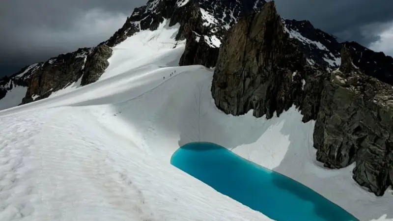 علماء يحذّرون من سرعة ذوبان الأنهار الجليدية في سويسرا