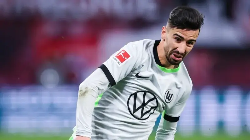 رغم تألق محمد الأمين عمورة.. فولفسبورغ يُقيل "غوارديولا الهولندي"