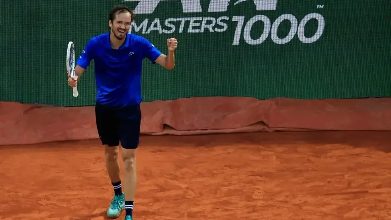 بطولة مونت كارلو للتنس - ميدفيديف يتقدم بشق الأنفس وينجو من مفاجآت اليوم الأول