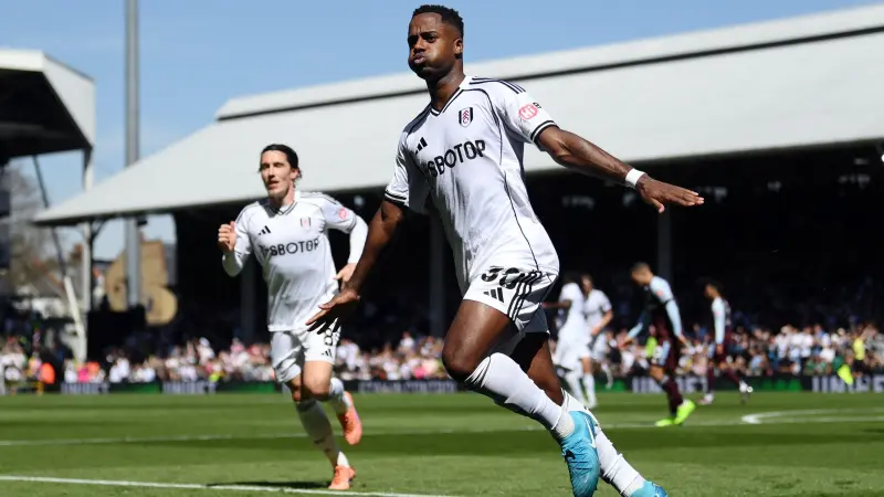 الدوري الإنجليزي - خسارة أستون فيلا تمنح ليفربول فرصة لاقتحام المربع الذهبي