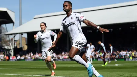 related_news_inside_blogsالدوري الإنجليزي - خسارة أستون فيلا تمنح ليفربول فرصة لاقتحام المربع الذهبي