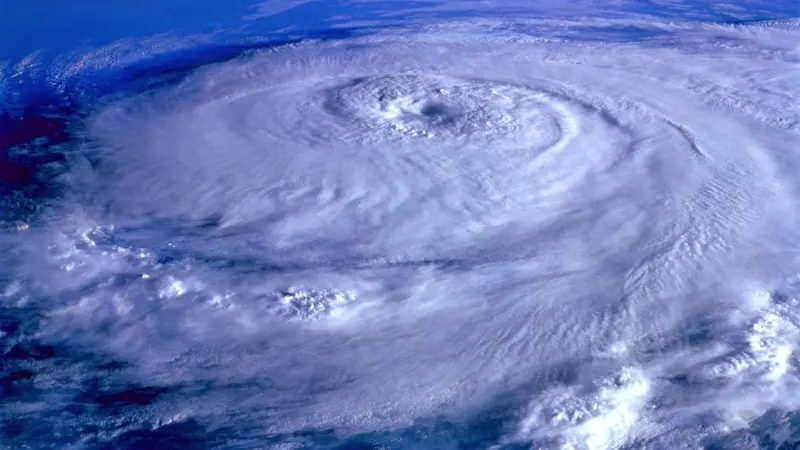 عواصف عنيفة تكشف سرا حول الكربون في الأرض