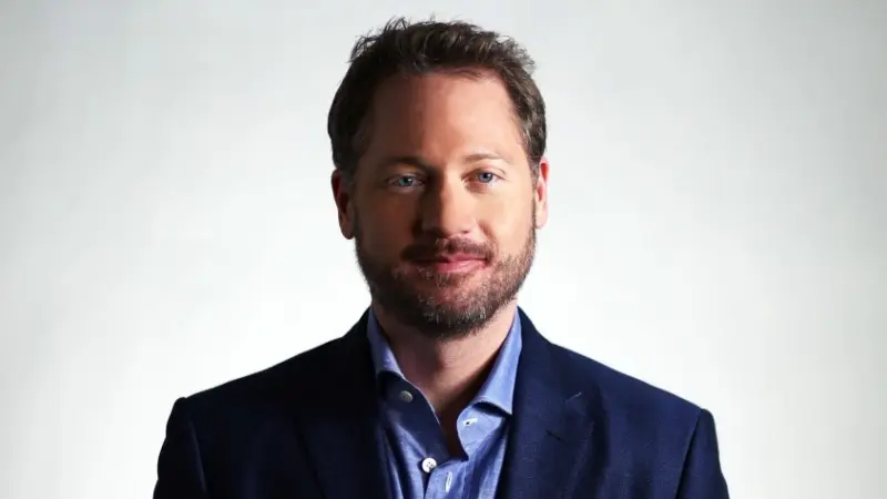 صور - مليونير ينفق مليوني دولار سنويًا على علاجات مكافحة الشيخوخة