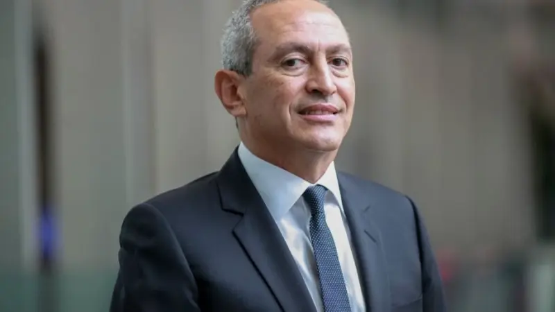 ثروة ناصف ساويرس.. أغنى رجل في مصر ينقل مكتب عائلته لأبوظبي