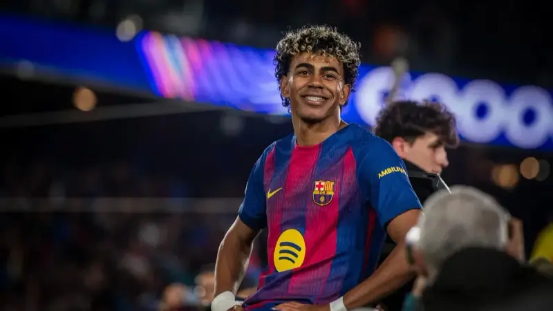 هل يرضخ برشلونة لإغراءات باريس سان جيرمان ويتخلى عن يامال؟