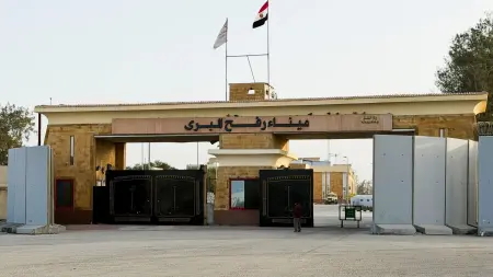 related_news_inside_blogsإسرائيل تعلن الموافقة على إعادة فتح معبر رفح بدءا من الأحد