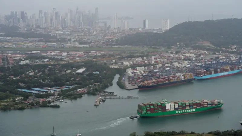 بنما تردّ على إعفاء السفن الحكومية الأميركية من رسوم عبور قناتها