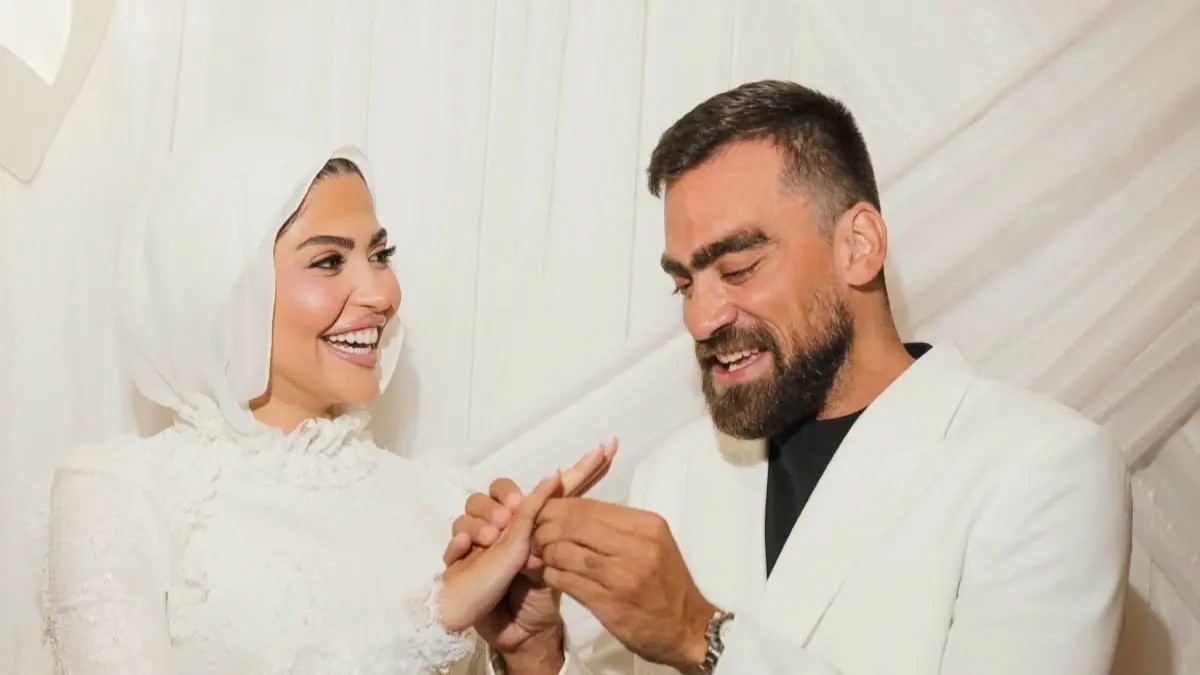 محمد مكاوي وهند فاروق يحتفلان بخطوبتهما (فيسبوك) محمد مكاوي وهند فاروق يحتفلان بخطوبتهما (فيسبوك)