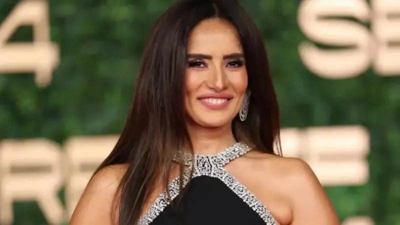 "هرفع قضية في العيد؟".. زينة تسخر من أخبار متداولة تتعلّق بدعوى ضد أحمد عز