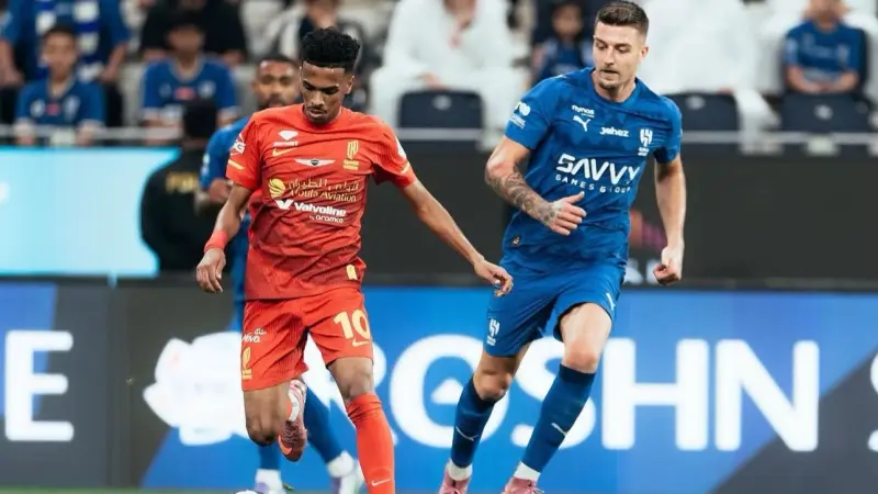 فيديو - تفاصيل اعتذار مصعب الجوير.. ما سبب المشادة مع كوليبالي؟