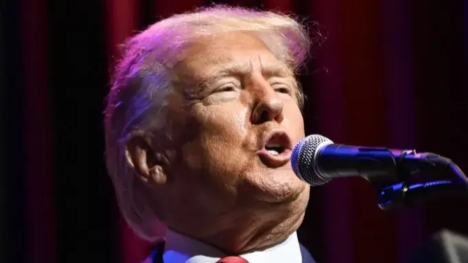 ترامب يدفع ببراءته من تهم جديدة في قضية الوثائق السرية