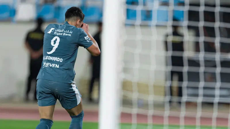 نتيجة وملخص مباراة الهلال والأخدود.. ليوناردو يواصل التألق