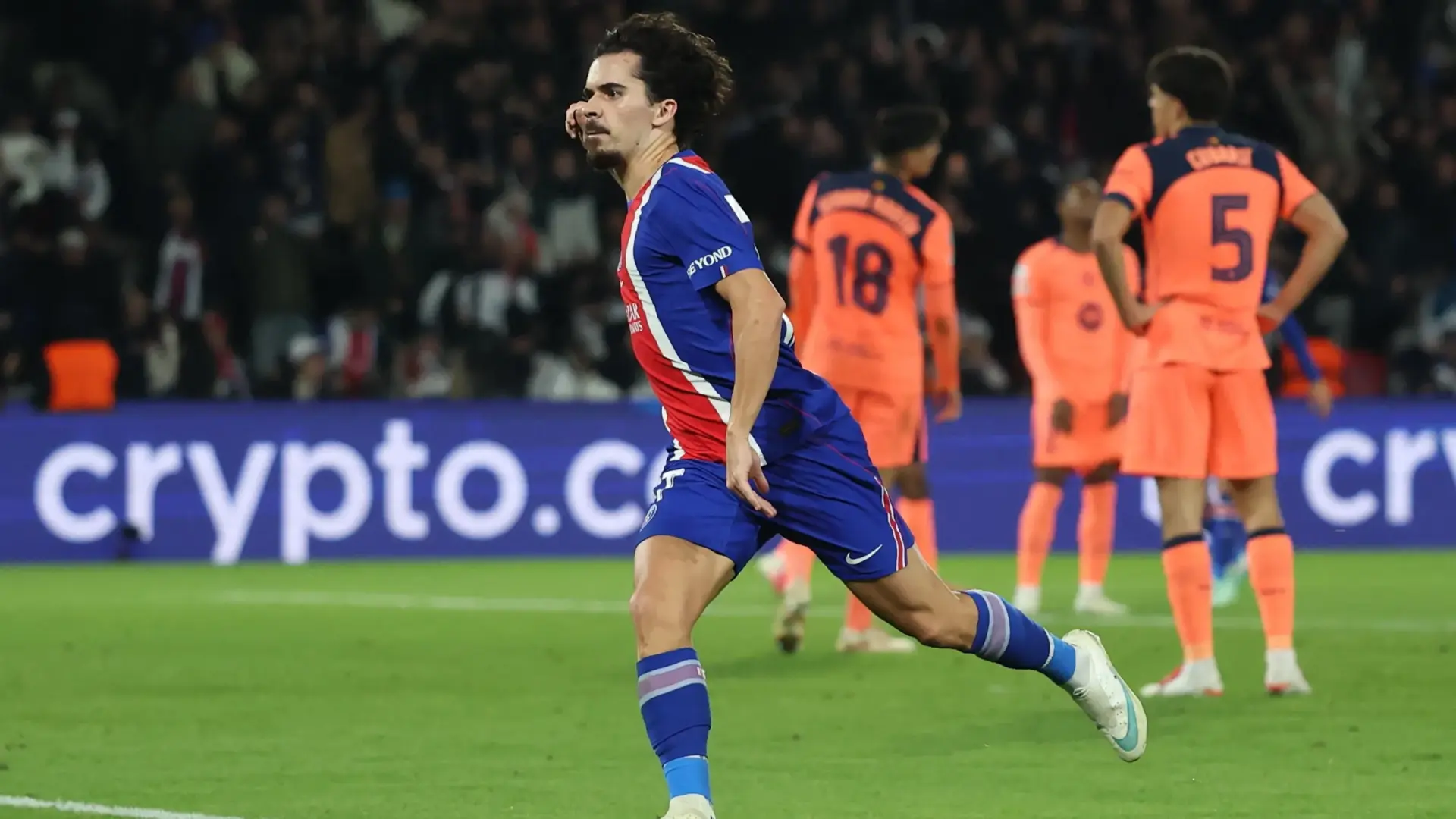 مباراة باريس سان جيرمان وبرشلونة في دوري أبطال أوروبا (رويترز) مباراة باريس سان جيرمان وبرشلونة في دوري أبطال أوروبا (رويترز)