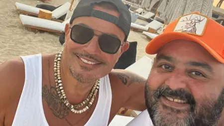 صورة شيكو وعمرو دياب تشعل مواقع التواصل الاجتماعي