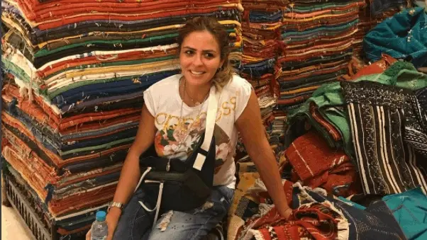 بعد اللوحات.. تصميمات مسروقة تطيح بمتجر مها الصغير للأزياء