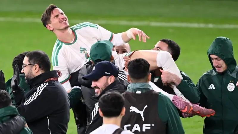 تشكيلة منتخب الجزائر اليوم أمام نيجيريا.. موقف إسماعيل بن ناصر