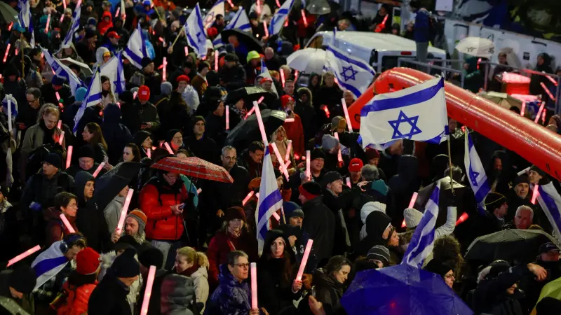 فيديو - محتجون مناهضون لنتانياهو يشتبكون مع الشرطة الإسرائيلية