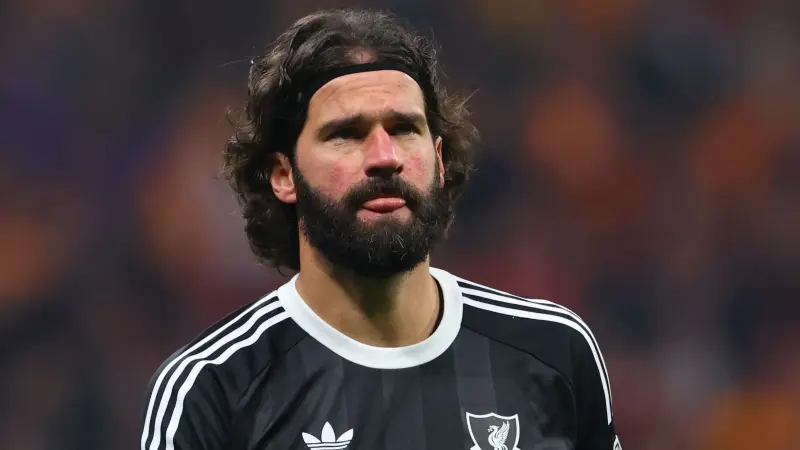 أليسون يغيب عن مواجهة ليفربول وغلطة سراي