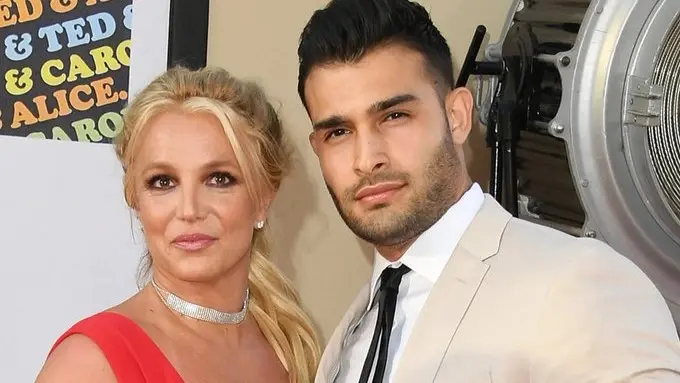 قصة حب بريتني سبيرز وأصغري في طريقها للنهاية