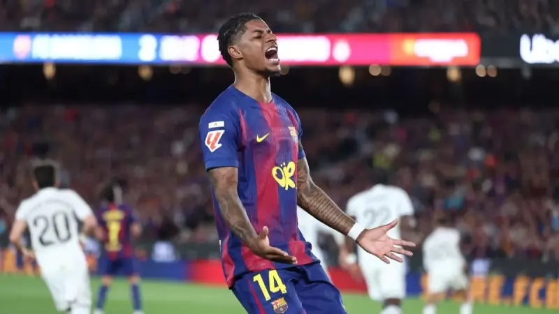 مانشستر يونايتد يحدد شروط بيع راشفورد بعد قرار برشلونة المفاجئ