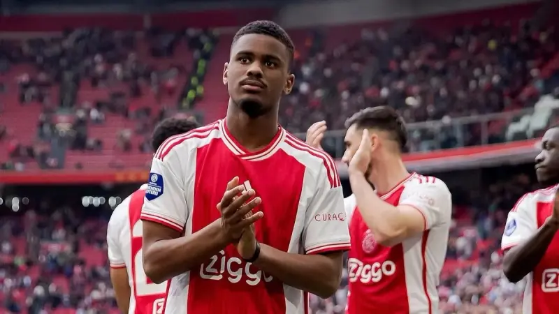 تشيلسي يدعم صفوفه بمدافع جديد.. من هو جوريل هاتو؟