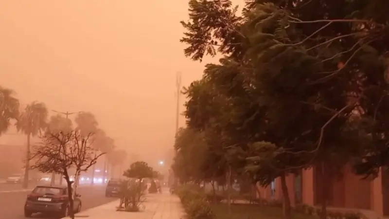 رياح قوية محملة بالغبار تضرب عددا من مناطق المغرب