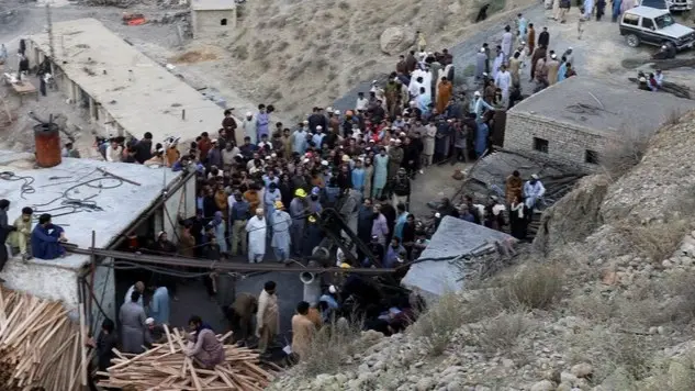 فيديو - عشرات القتلى بانفجار داخل منجم فحم في باكستان