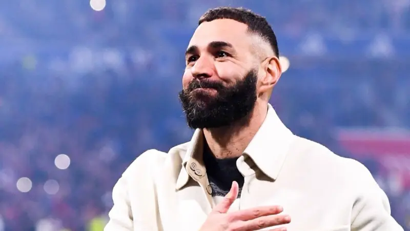 رغم اعتزاله الدولي.. بنزيمة يعلن استعداده للعودة إلى المنتخب الفرنسي