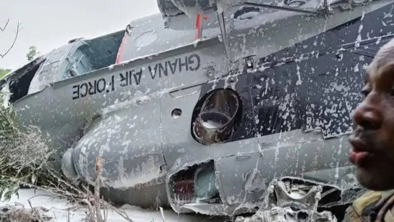 تحطم مروحية يُودي بحياة وزيري الدفاع والبيئة في غانا