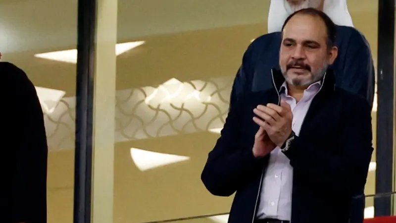 فيديو - الأمير علي يدخل في نوبة ضحك بسبب حكم مباراة الأردن وقطر