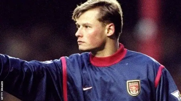 وفاة حارس أرسنال ويوفنتوس السابق أليكس مانينغير بشكل مأساوي