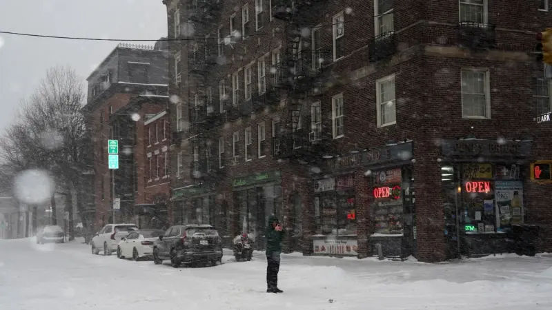 أميركا - عاصفة ثلجية قوية تتسبب بإلغاء أكثر من 11,400 رحلة جوية