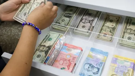 related_news_inside_blogsأول بنك مركزي يتحرك لرفع الفائدة بسبب حرب إيران