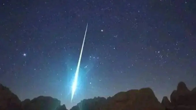 وميض شغل السكان.. هذه حقيقة سقوط نيزك في المغرب