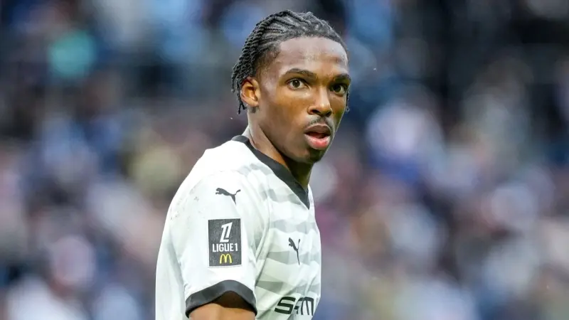 مدافع ليفربول الجديد يخضع لجراحة في الكتف