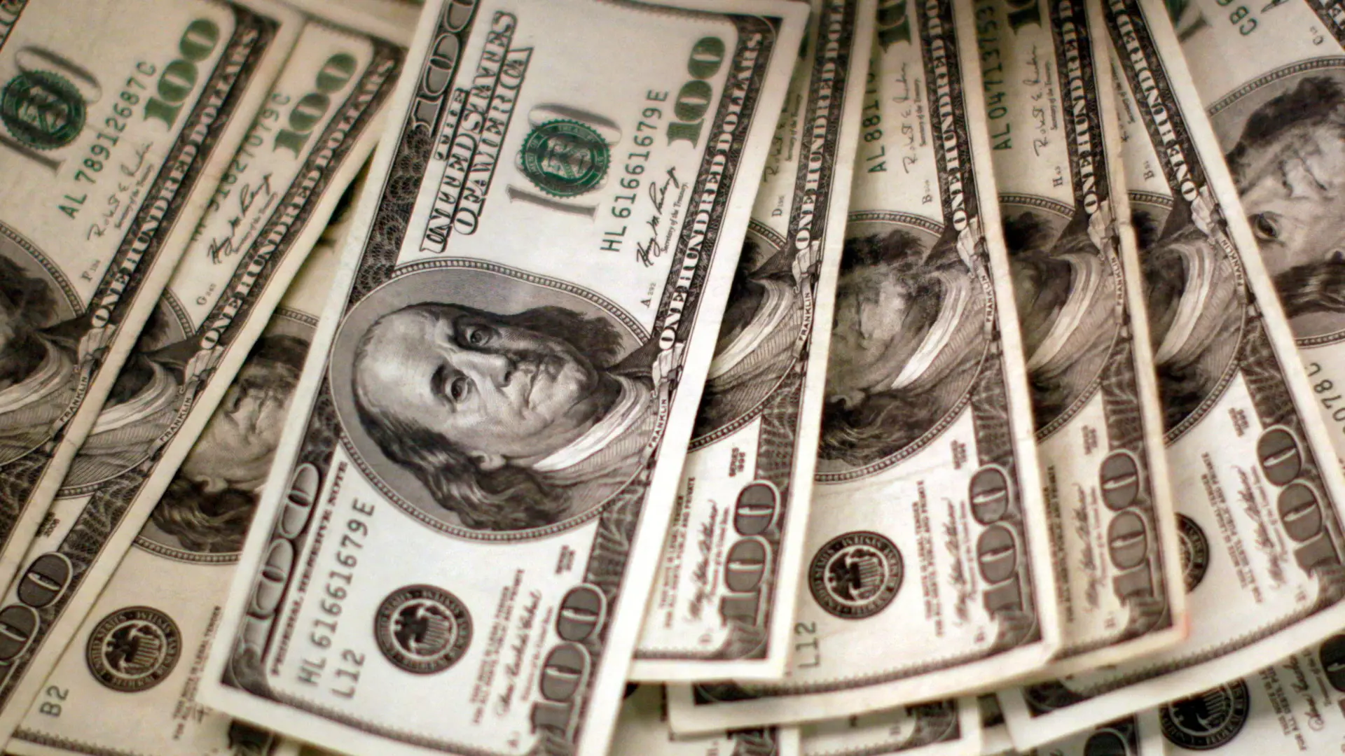 سعر الدولار الأميركي في سوريا نحو 131.20 ليرة جديدة (رويترز) سعر الدولار الأميركي في سوريا نحو 131.20 ليرة جديدة (رويترز)