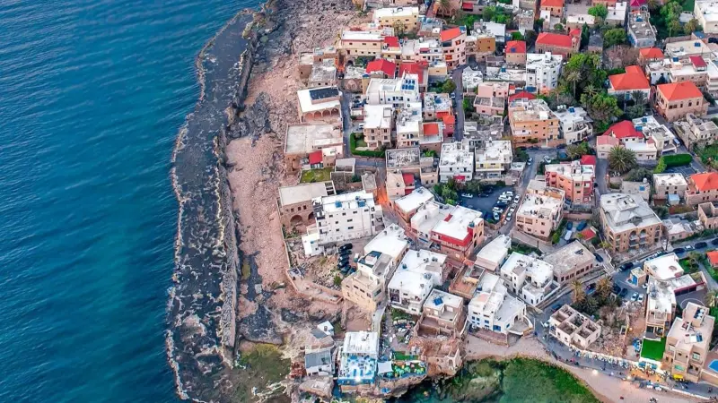 المشهد ستريتس - البترون مدينة لبنانية تختزن شوارعها وسورها قصصا تاريخية