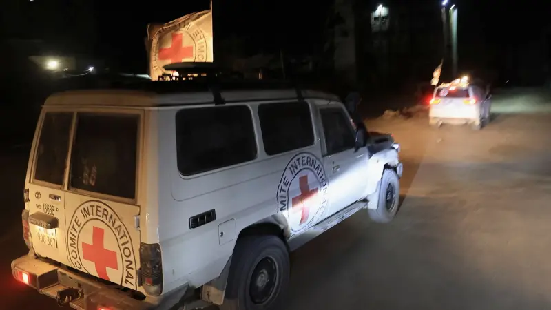 "حماس" تسلم رفات أسير إسرائيلي