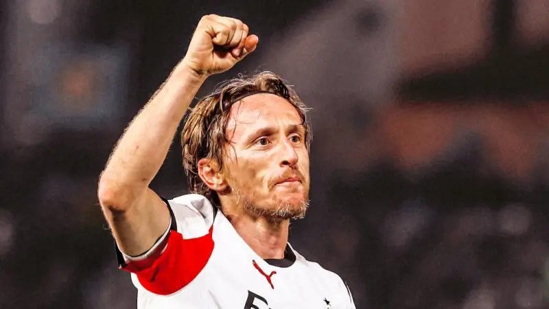 الدوري الإيطالي - ميلان يواصل ملاحقة الإنتر بفوز صعب على بيزا