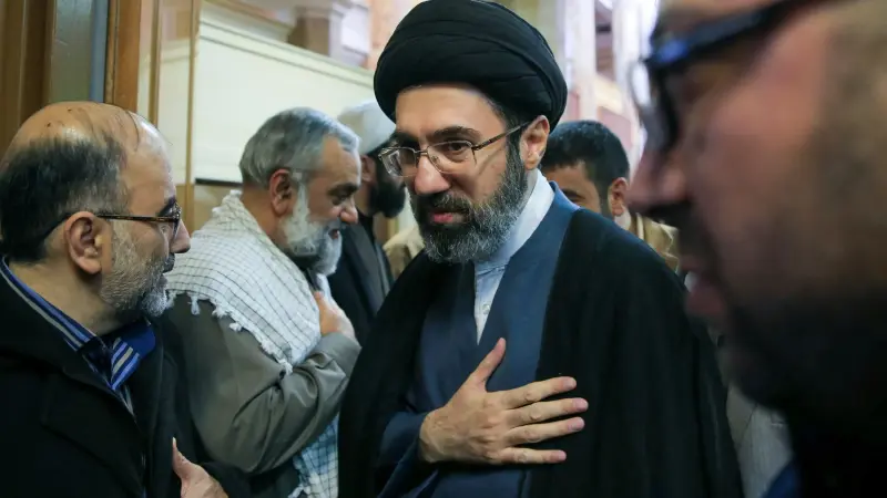 بعد اختفاء أكثر من شهرين.. أين المرشد الإيراني؟