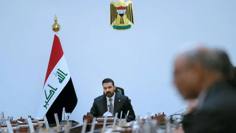 العراق يعفي مسؤولين جدد من مناصبهم بعد استهداف السعودية