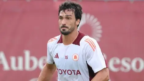 ماتس هوميلز ينفي شائعات الصحافة الألمانية بشأن أحداث مباراة روما الأخيرة