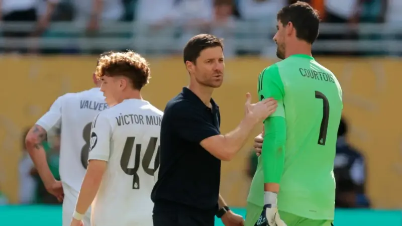 طبيعة إصابة كورتوا ومدة غيابه.. ريال مدريد في أزمة