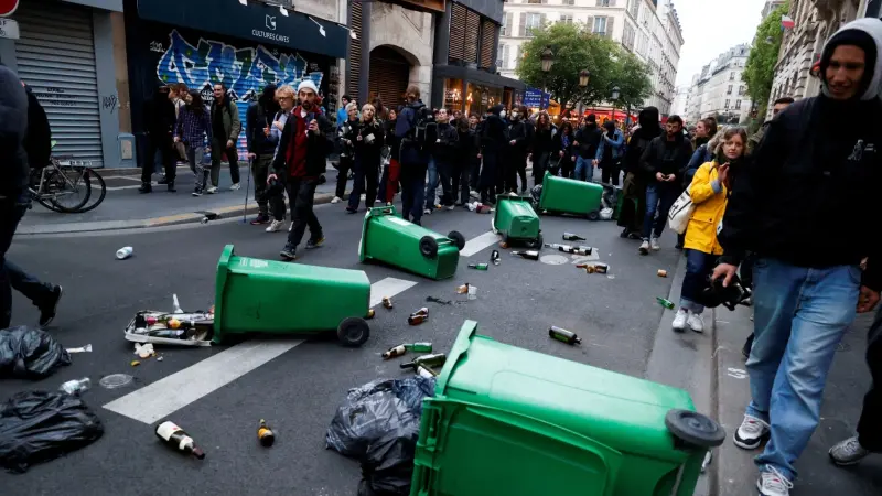 بسبب الديون الحكومية.. "فيتش" تخفّض التصنيف الائتماني لفرنسا