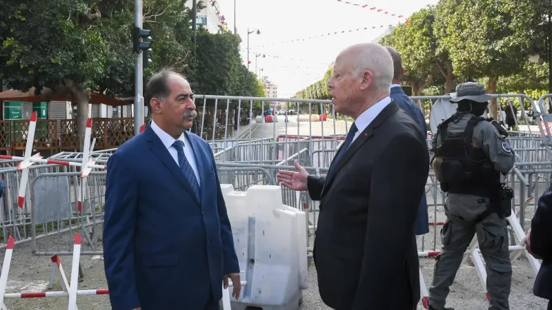 تونس.. شارع الحبيب بورقيبة يتحرر من الحواجز الحديدية لأول مرة منذ 2011