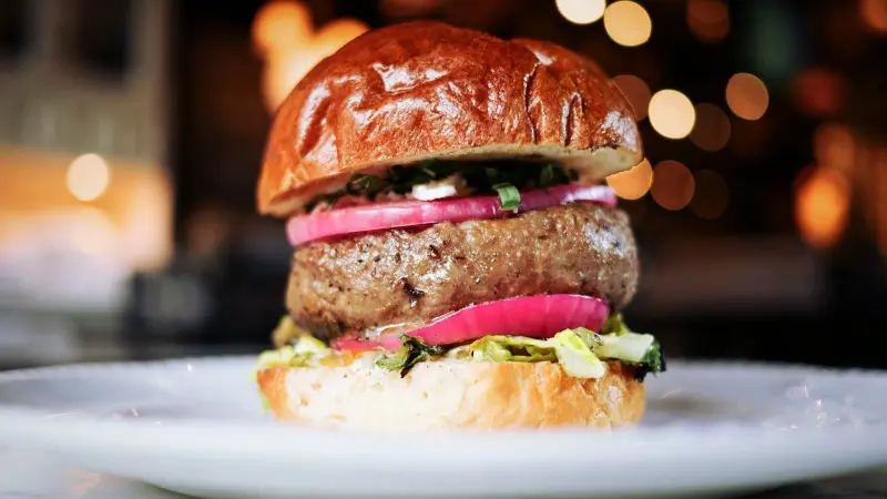 مواد شائعة في الأغذية قد ترفع خطر الإصابة بالسرطان