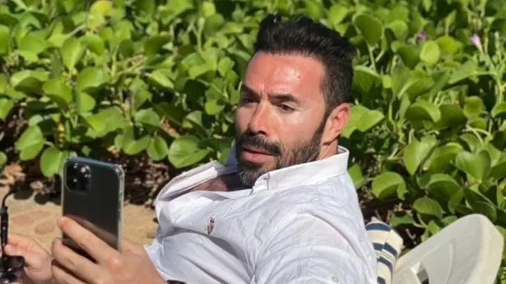 من هي زوجة رامي وحيد؟ هذه حقيقة اعتزاله التمثيل في مصر